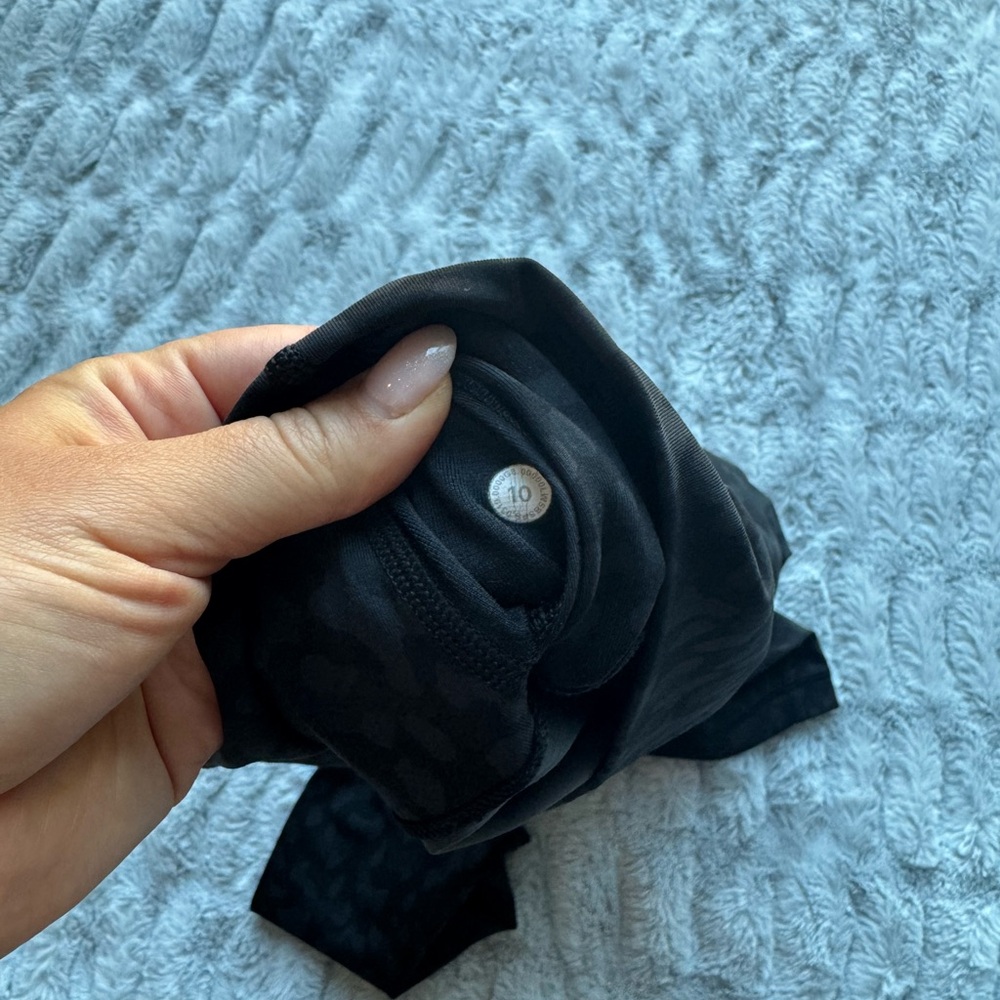 Lululemon Black Leopard Leggings 26” Size 10 - Picture 2 of 6